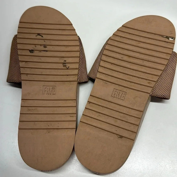 Frye Medallion Slides Slip On Sandals Flip Flops Shoes Logo Spellout Tan 8.5 - Picture 6 of 8